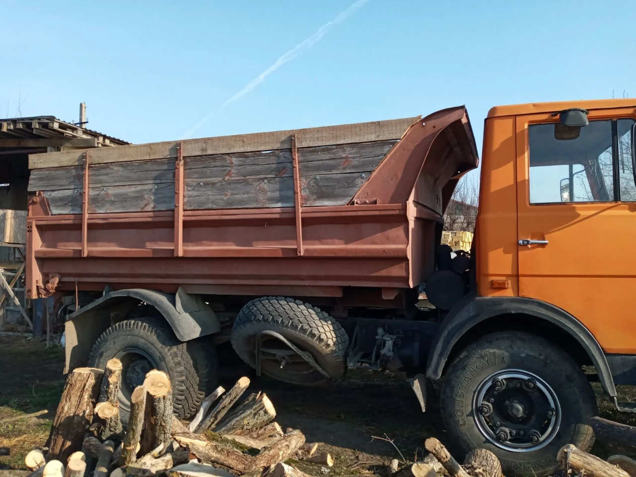 Продам участок с цоколем и фундаментом.