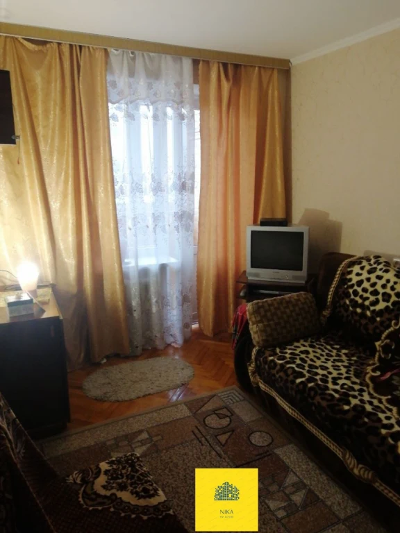 Здається кімната в центрі