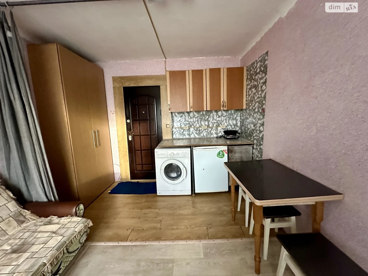 Продаж Кімната