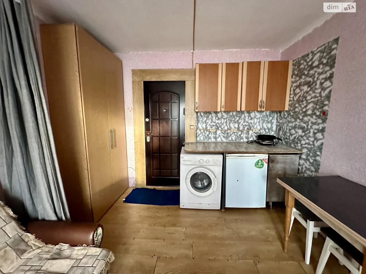 Продаж Кімната
