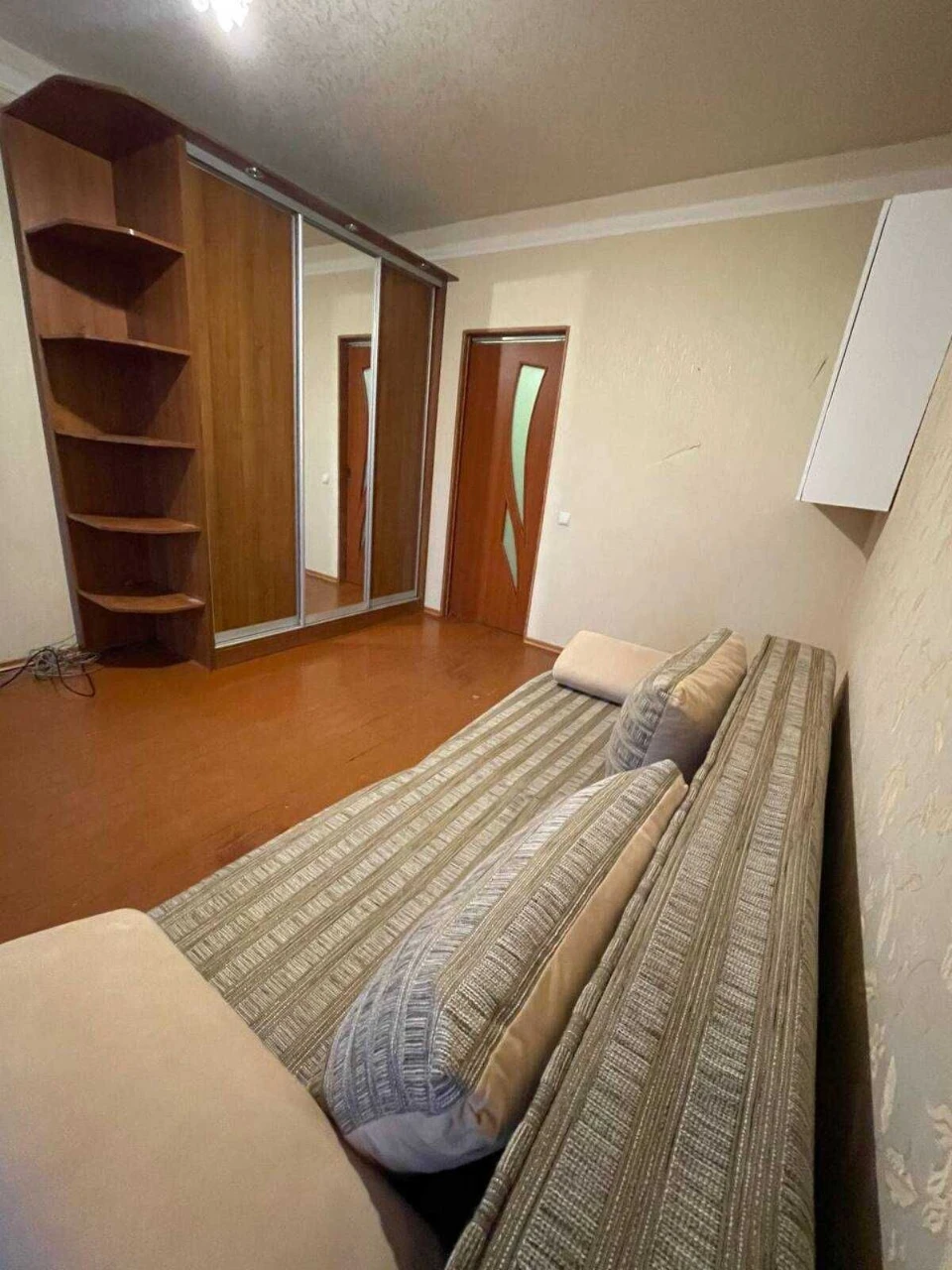 Продається кімната в комунальній квартирі (ДНС).