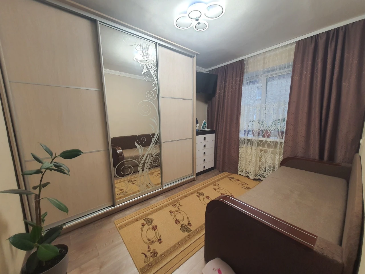 Продам 2ві кімнати в гуртожитку вул. Дачна