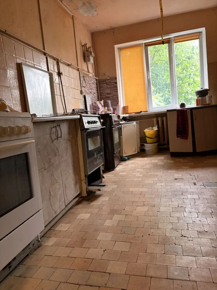 Продам 2-ві кімнати в гуртожитку