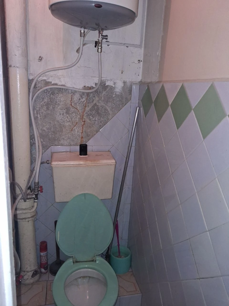 Продам 2 кім.в квартирі!