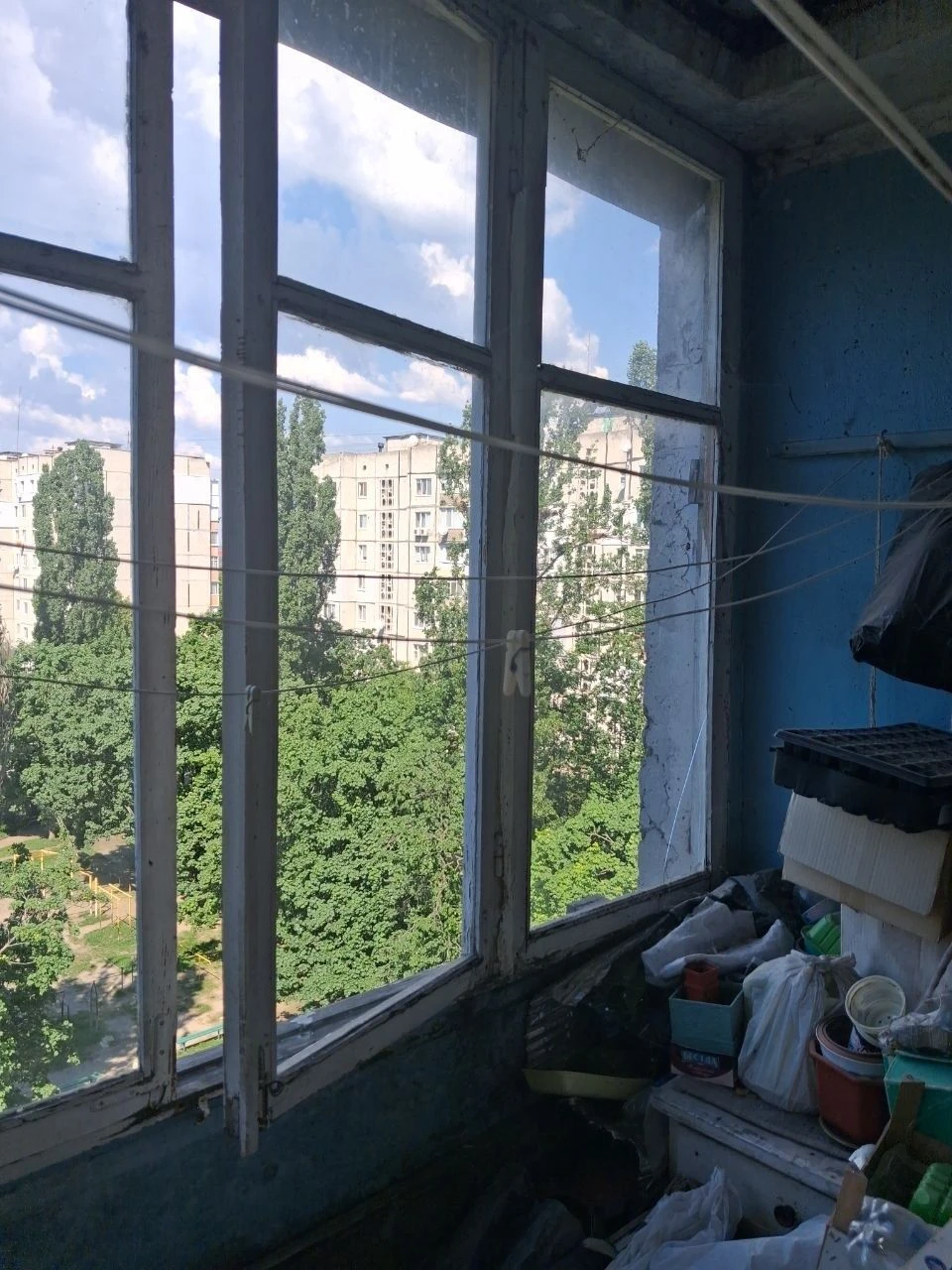 Продам 2 кім.в квартирі!