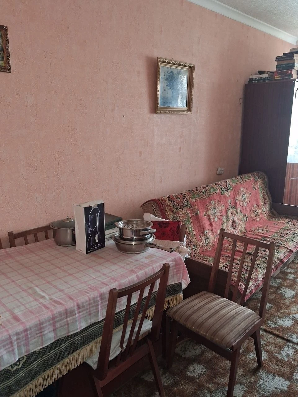 Продам 2 кім.в квартирі!