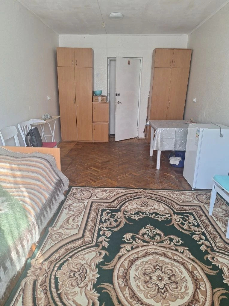 Продам велику кімнату у гуртожитку по вул. Горлівська, 124/4