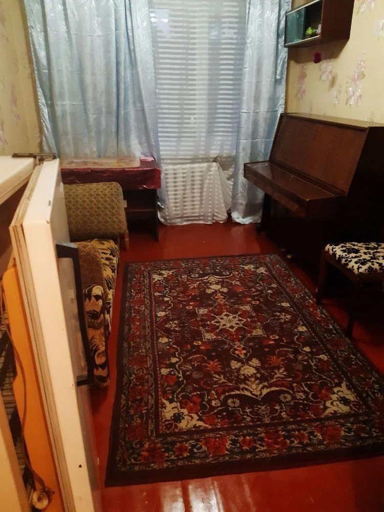 Продам дві кімнати в гуртожитку від власника
