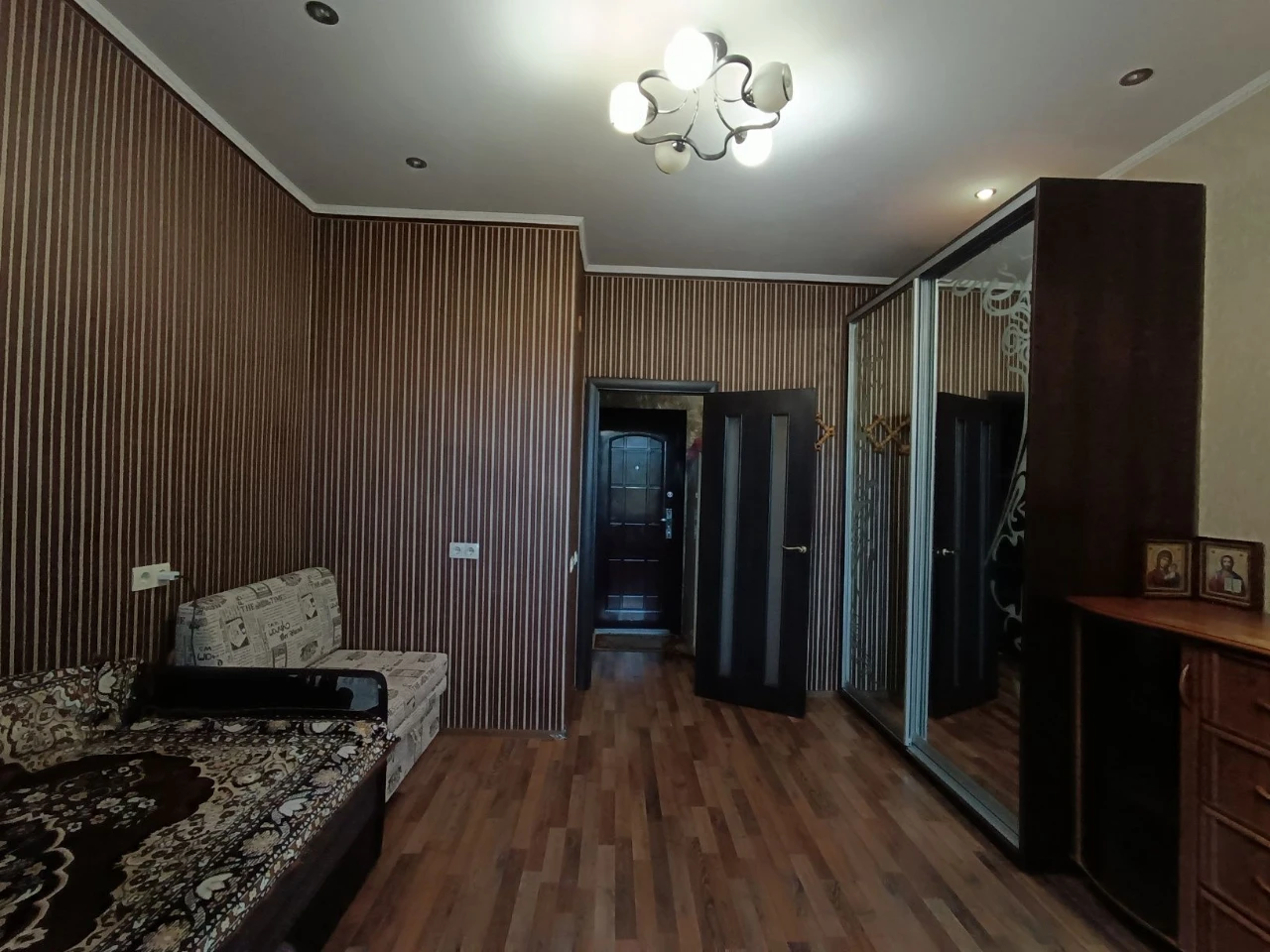 продам кімнату в гуртожитку на початку Броварів по вулиці Сі
