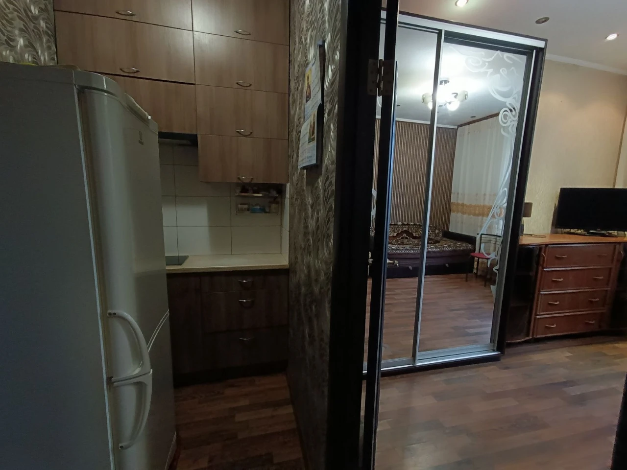 продам кімнату в гуртожитку на початку Броварів по вулиці Сі
