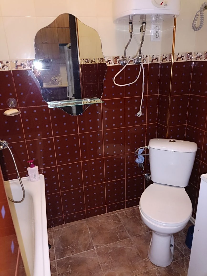 продам кімнату в гуртожитку на початку Броварів по вулиці Сі