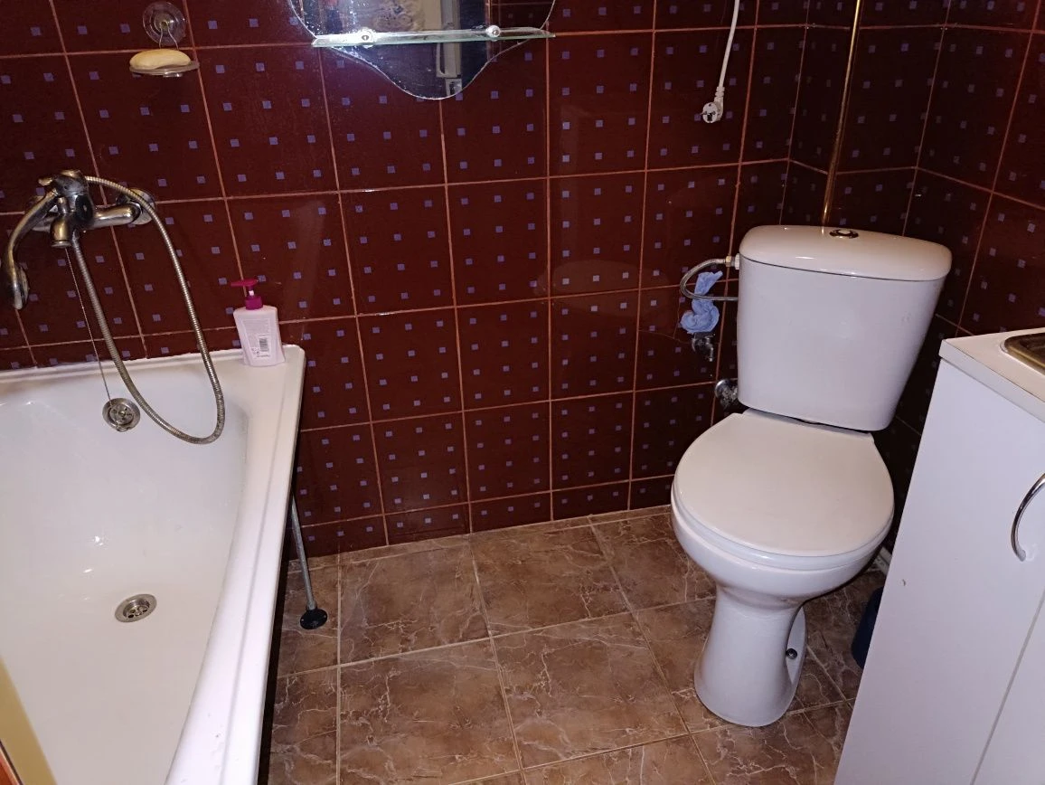 продам кімнату в гуртожитку на початку Броварів по вулиці Сі