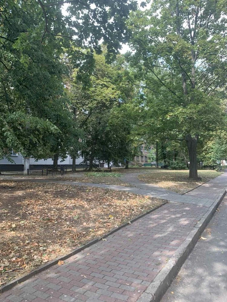 Продається житловий блок в центрі міста