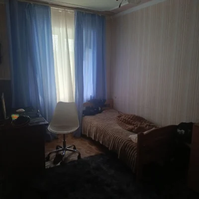 Продаються чотири кімнати всі разом у гуртожитку,все разом я