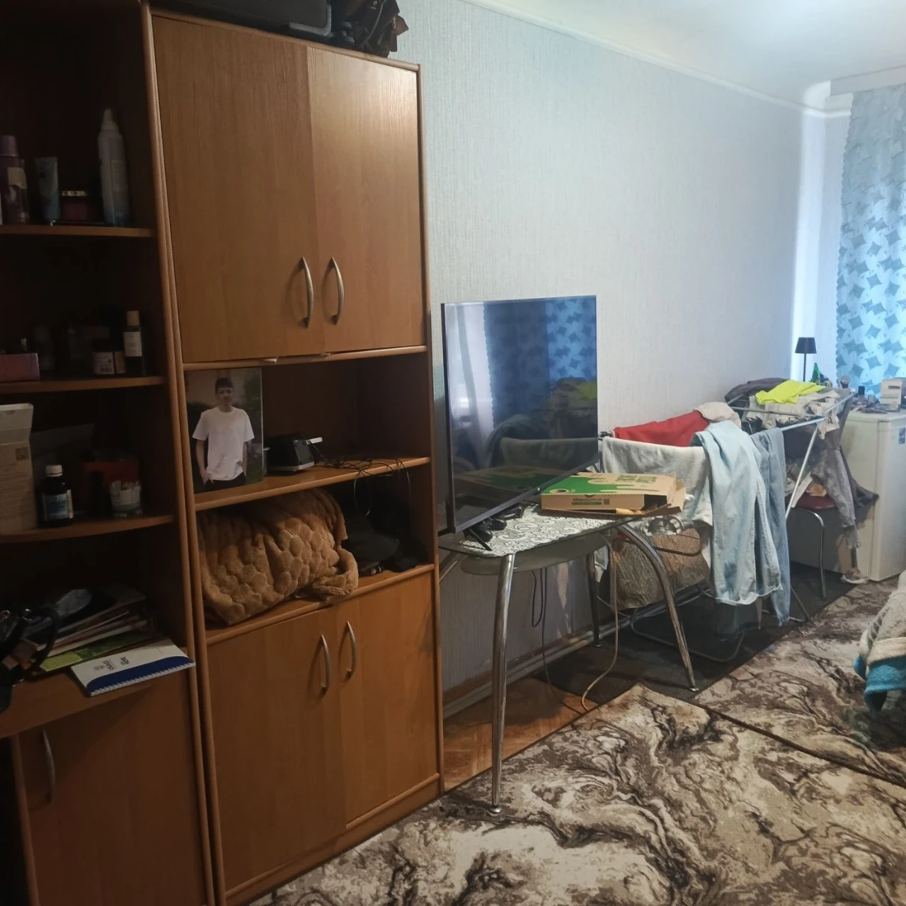 Продаються чотири кімнати всі разом у гуртожитку,все разом я