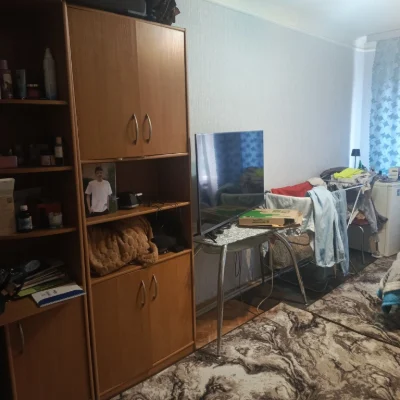 Продаються чотири кімнати всі разом у гуртожитку,все разом я