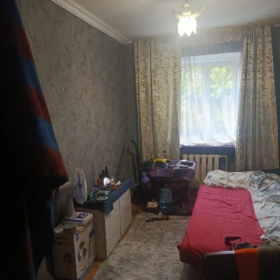 Продаються чотири кімнати всі разом у гуртожитку,все разом я