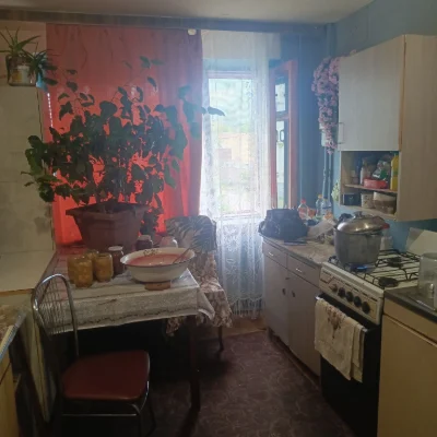 Продаються чотири кімнати всі разом у гуртожитку,все разом я