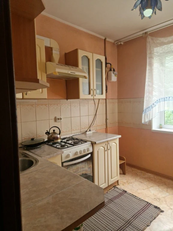 Продам 1/2  двокімнатної квартири