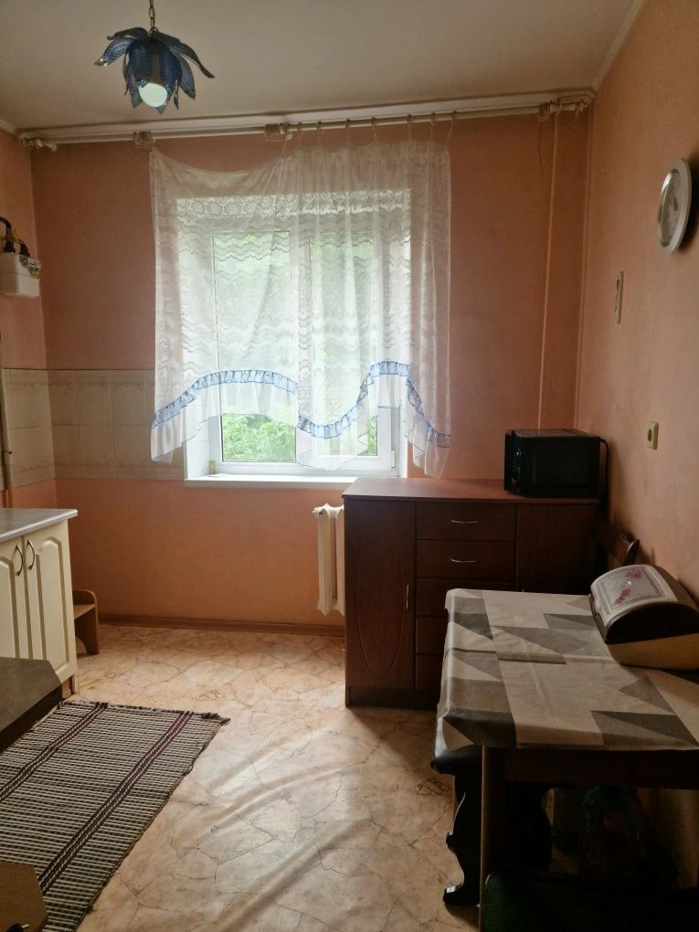 Продам 1/2  двокімнатної квартири