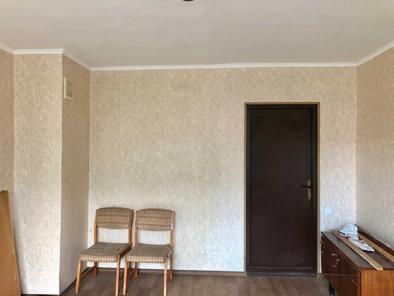 Продам кімнату в гуртожитку,р-н"Житломасив",вул.Будівельникі