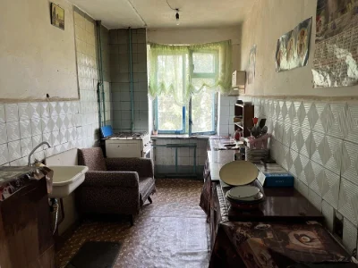 Продам кімнату в гуртожитку,р-н"Житломасив",вул.Будівельникі