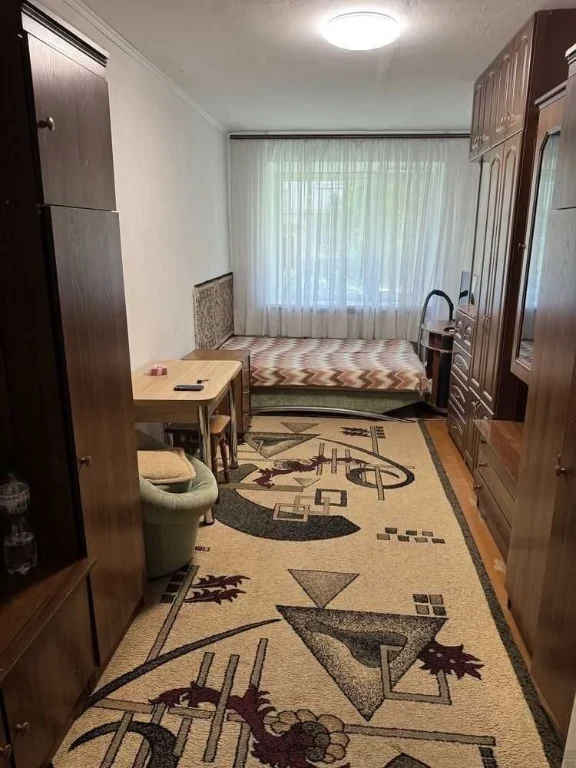 Продам велику кімнату в Айвенго 24м2