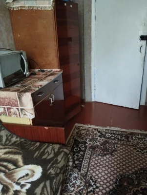 Продається кімната в малосімейці, з меблями,без посередників