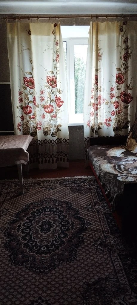 Продається кімната в малосімейці, з меблями,без посередників