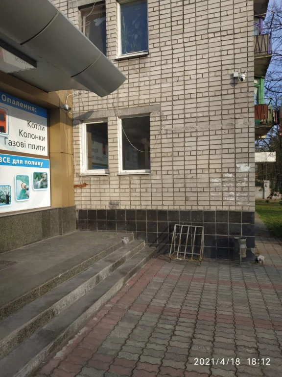 Комната общежития которую можно переделать под офис или бизн