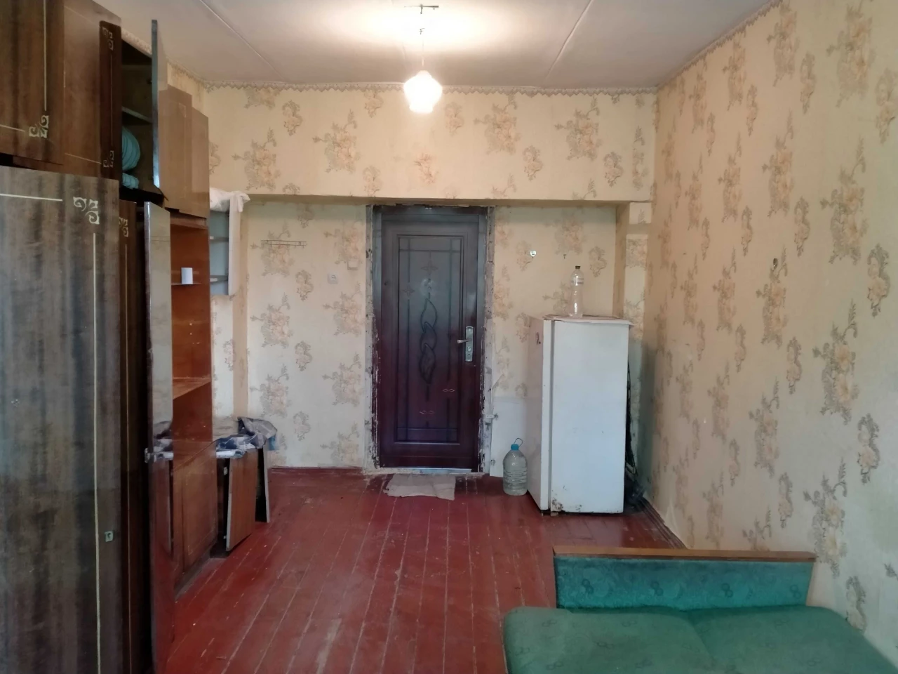 Продам велику малосімейку у Крюкові.