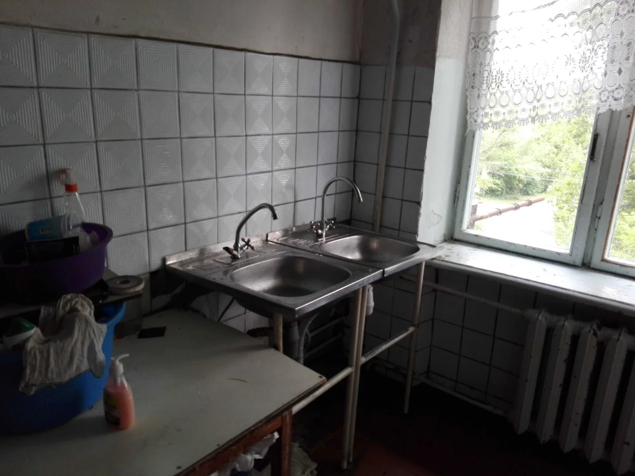 Продам велику малосімейку у Крюкові.