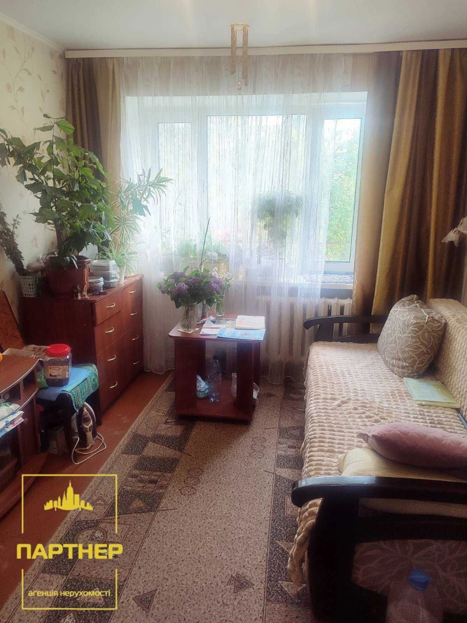 Продам  Дві  суміжні  кімнати  у  малосімейці  в  центрі  Кр