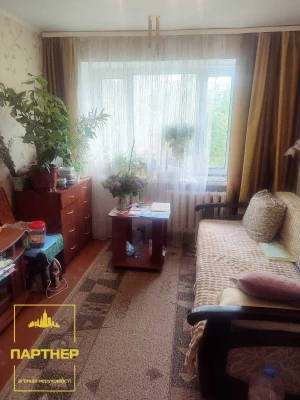 Продам  Дві  суміжні  кімнати  у  малосімейці  в  центрі  Кр
