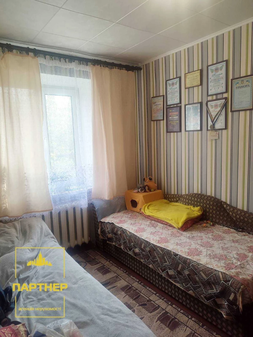Продам  Дві  суміжні  кімнати  у  малосімейці  в  центрі  Кр