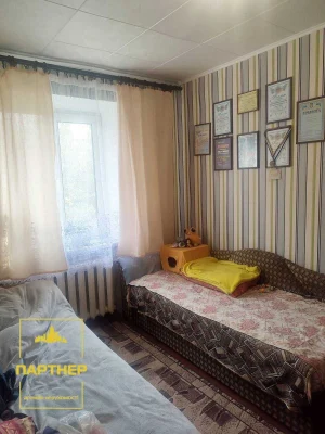 Продам  Дві  суміжні  кімнати  у  малосімейці  в  центрі  Кр