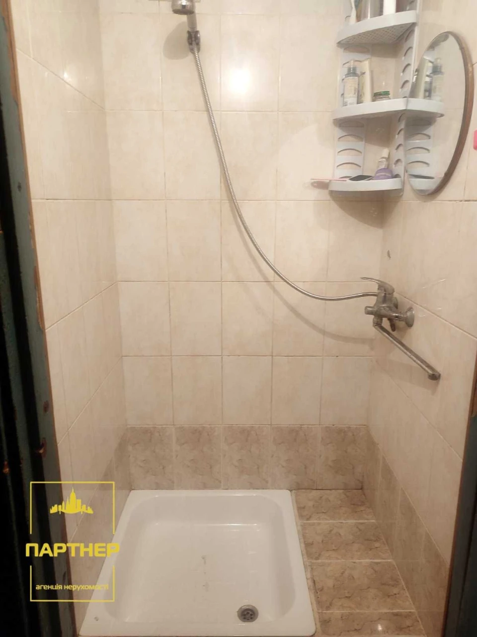 Продам  Дві  суміжні  кімнати  у  малосімейці  в  центрі  Кр