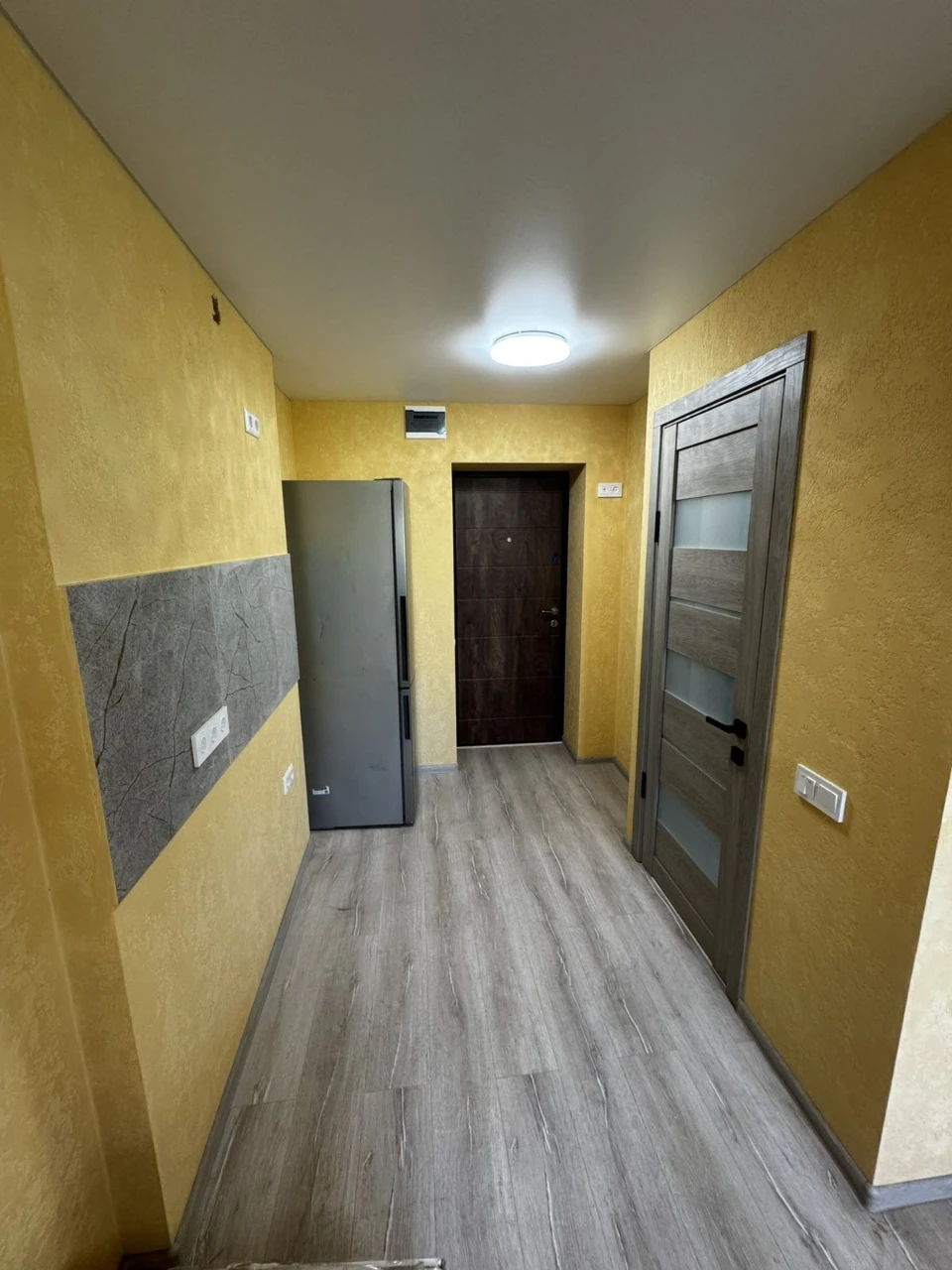 продається  кімната гостиного типу