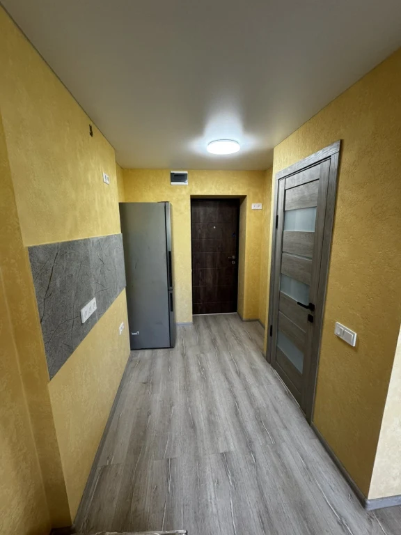 продається  кімната гостиного типу