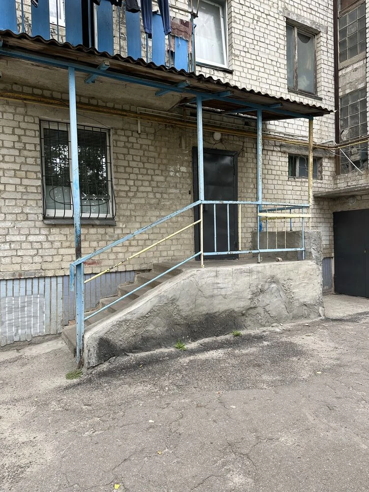 Кімната в гуртожитку, центр міста, терміново