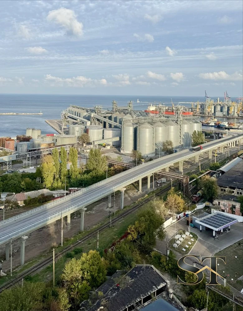 Продам. 1 комната. Балкон. Вид на море. Пространство