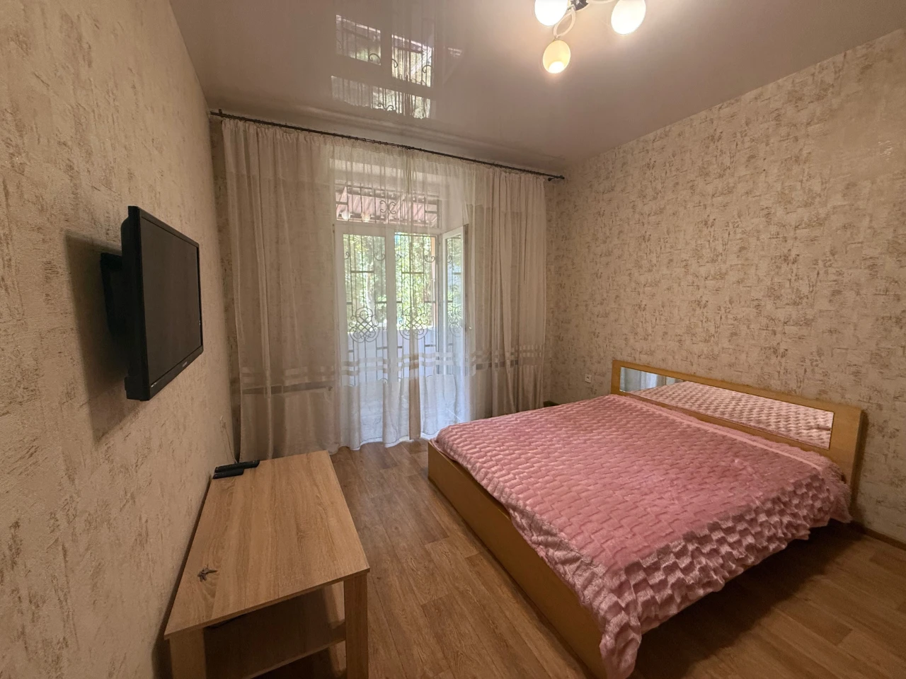 2 кімнатна сталінка з балконом на Середньофантанській