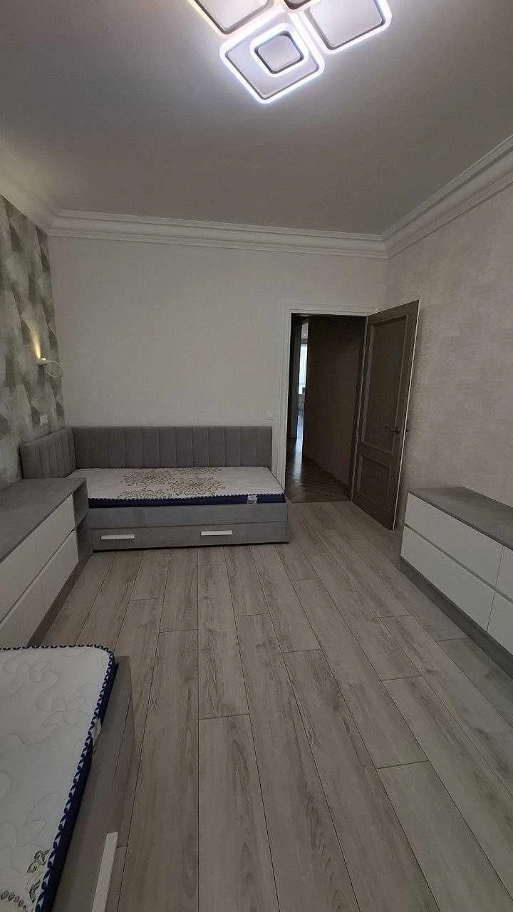 3-кімнатна квартира в ЖК Дом у Фонтана парк Победы