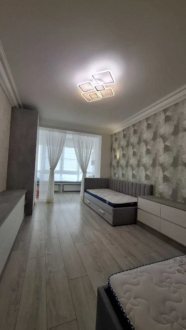 3-кімнатна квартира в ЖК Дом у Фонтана парк Победы