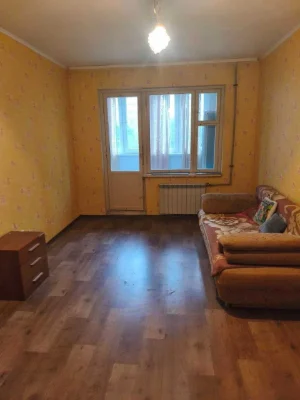 Продается 1-комнатную квартиру на  Высоцкого/Сахарова