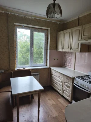 Продам 2 ком квартиру на Высоцкого