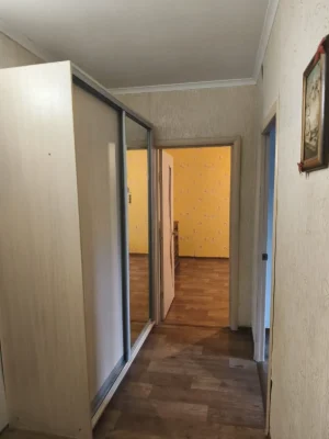 Продам 2 ком квартиру на Высоцкого