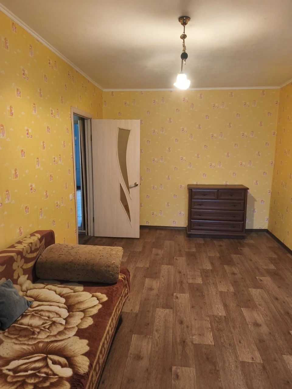 Продам 2 ком квартиру на Высоцкого