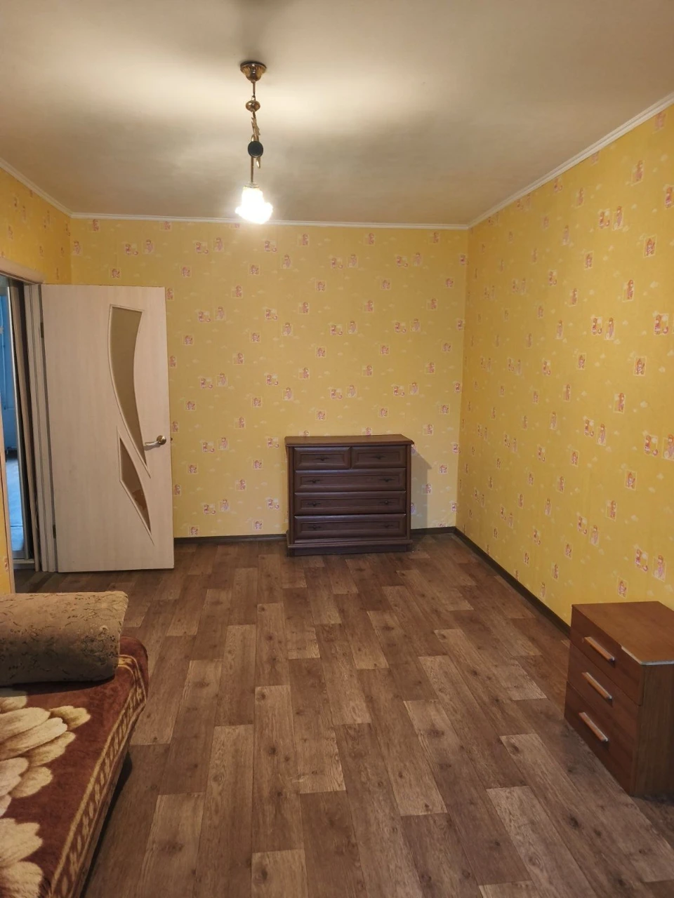 Продам 2 ком квартиру на Высоцкого