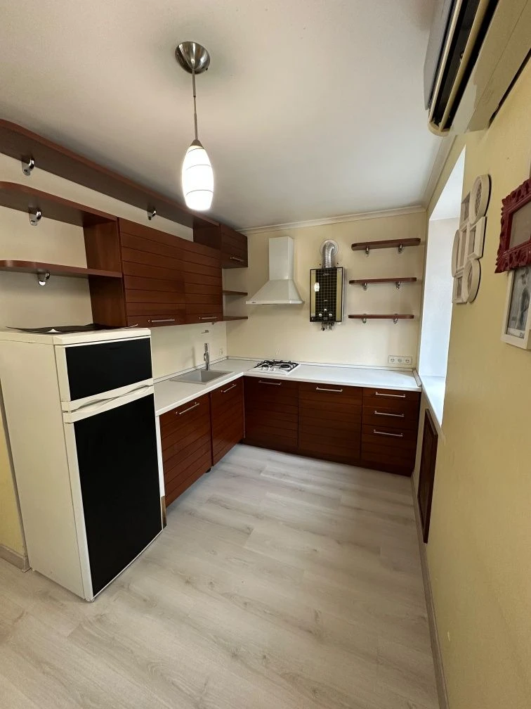 Продаж сучасної 2-к квартири (кухня-студія + 2 кімнати) на П